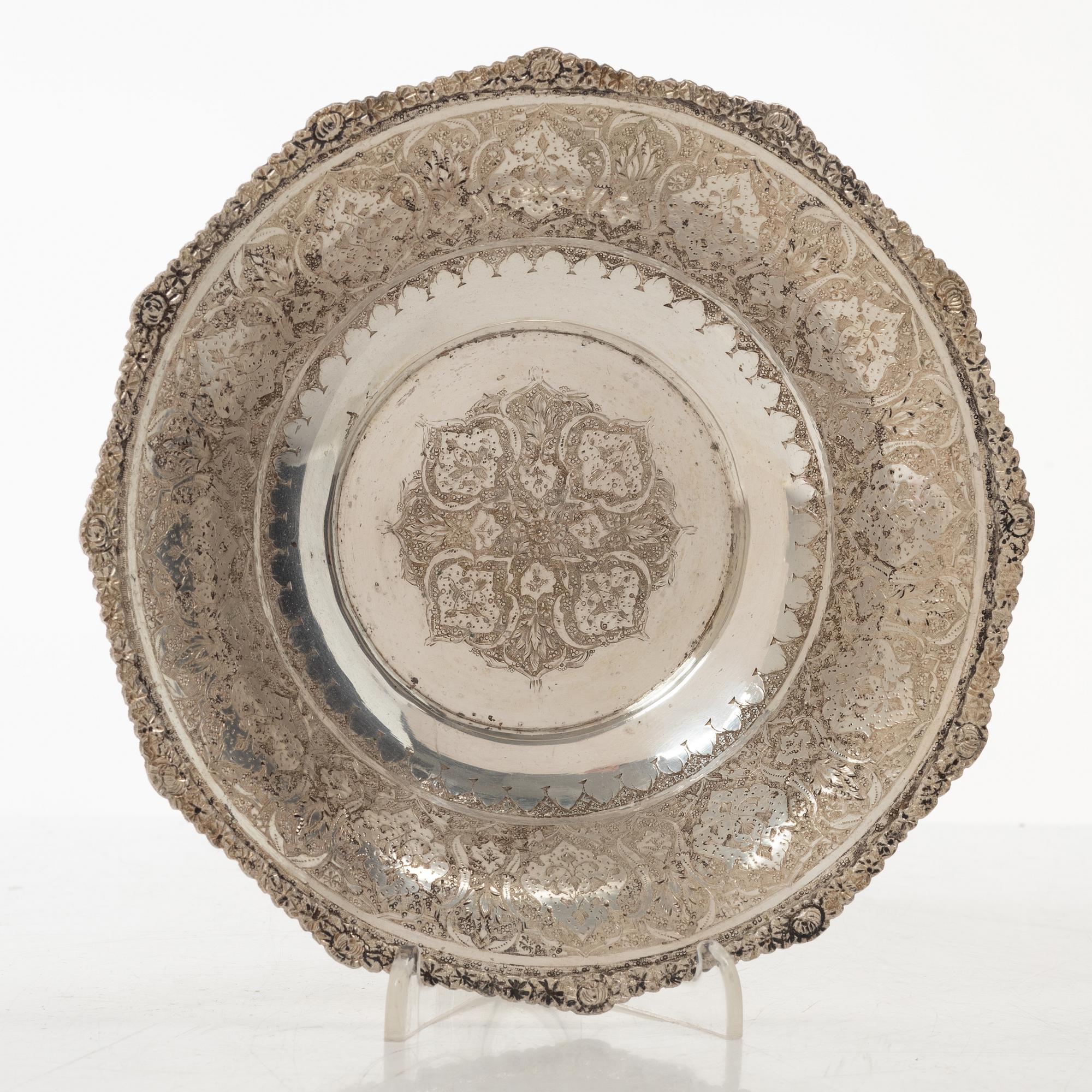 Skålar, två stycken, silver, Persien (Iran), 1900-tal.