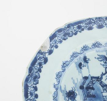 A group of 17 Chinese blue and white plates and a tureen dish, Qing dynasty, Qianlong (1736-95) and Jiaqing (1795-1820).