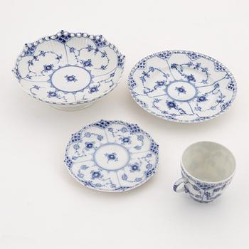 Royal Copenhagen, kaffeservis, 13 delar, porslin, "Musselmalet",  helblond och halvblond.