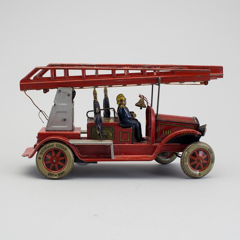 A tinplate Tipp & Co fire truck, Germany, ca 1930.