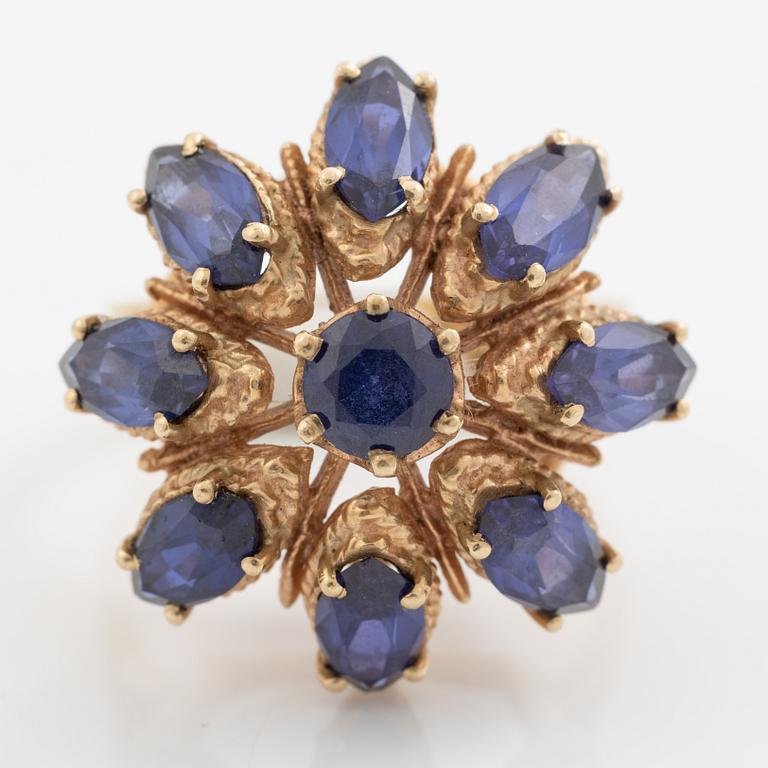 Ring, 14K gold with blue stones.