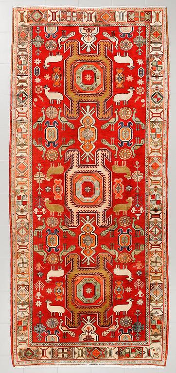 MATTA, Meshkin, 334 x 140 cm.