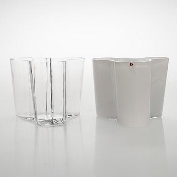 Alvar Aalto, vaser, 2 st, modell 3030, signerade Alvar Aalto.