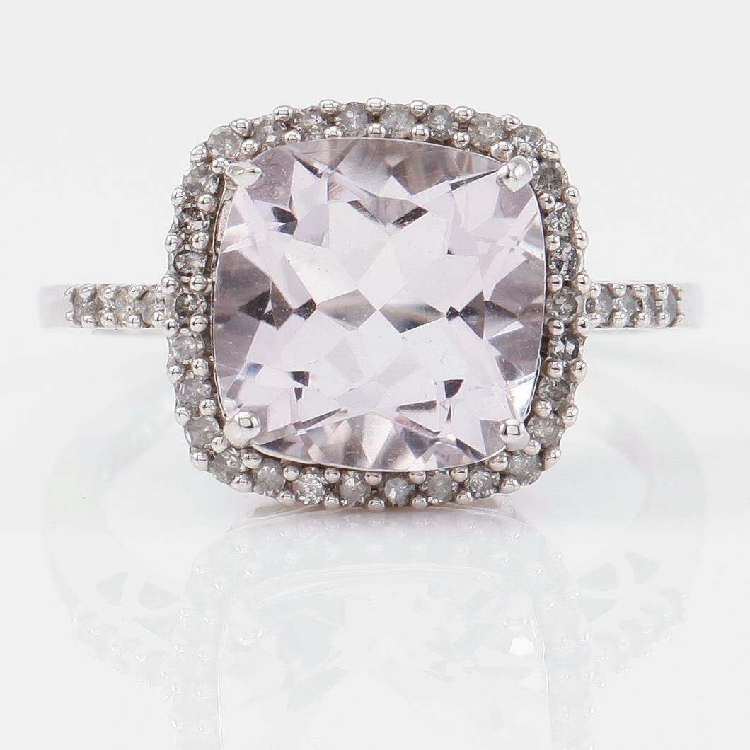 RING, 14k vitguld, diamanter tot ca 0.11 ct. och ametist.