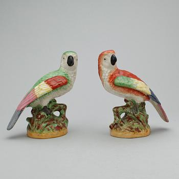FIGURINER, ett par, fajans, England, 1800-tal.