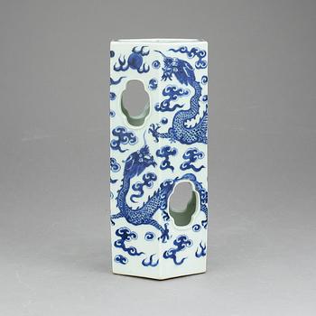PERUKVAS, porslin, Kina, modern tillverkning.