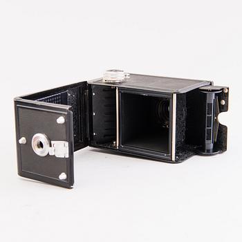 Set of five cameras, with accessories, 1920-50-tal.