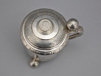 DRYCKESKANNA, silver. C.G.Hallberg, Sthlm 1913. Tot vikt ca 332g.