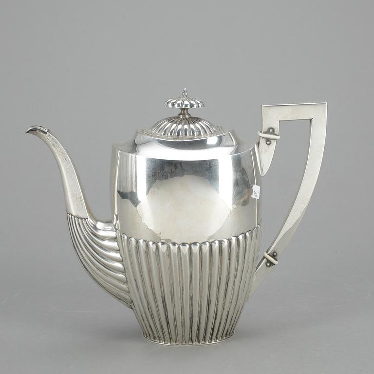 KAFFESERVIS, 3 delar, silver, CG Hallberg, Stockholm, 1909. Vikt ca 1237g.