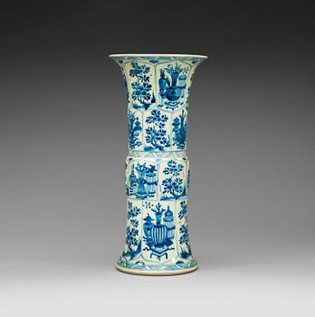 527. A blue and white gu-shaped vase, Qing dynasty Kangxi (1664-1722).