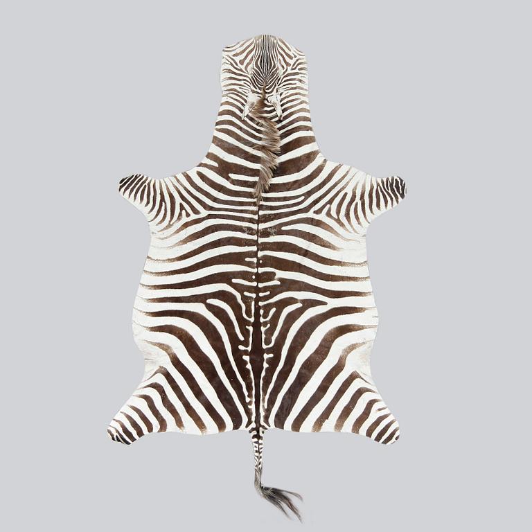 MATTA, Zebraskinn, ca 266x170 cm.