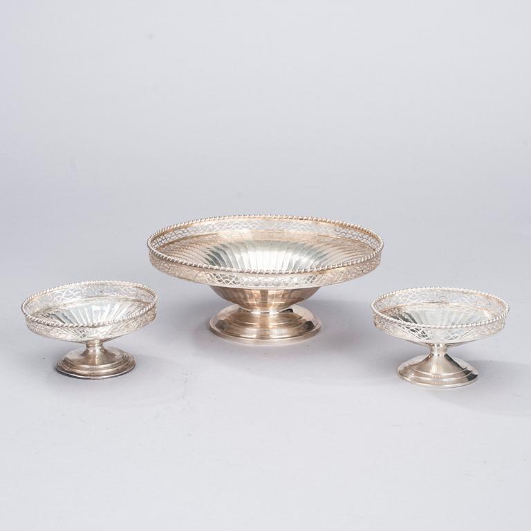 SKÅLAR, 3 st, sterling silver, Birmingham 1934-1938. Vikt 479 g.