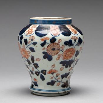 An imari vase, Japan, 18th Century.