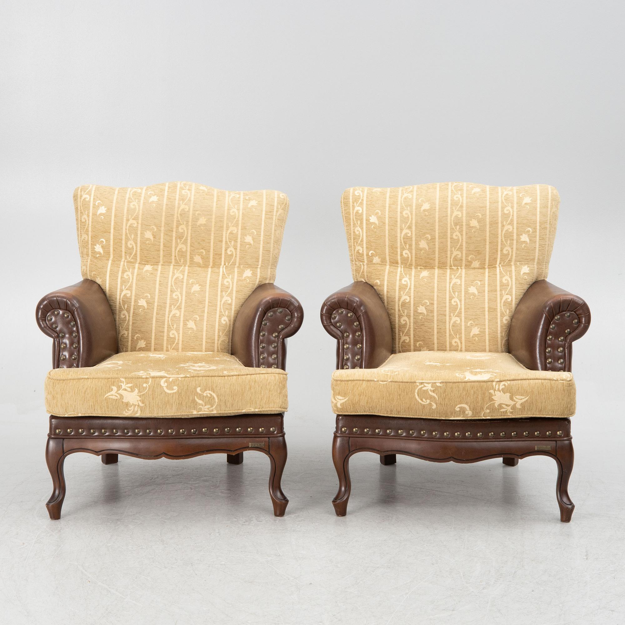 A pair of louge chairs, Istikbal, 21st century.