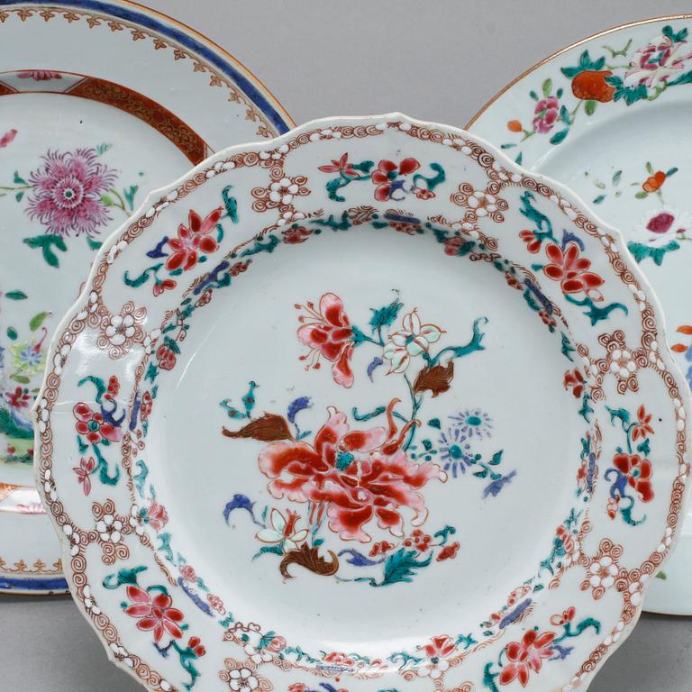 THREE CHINESE DINNER PLATES, 18th century.