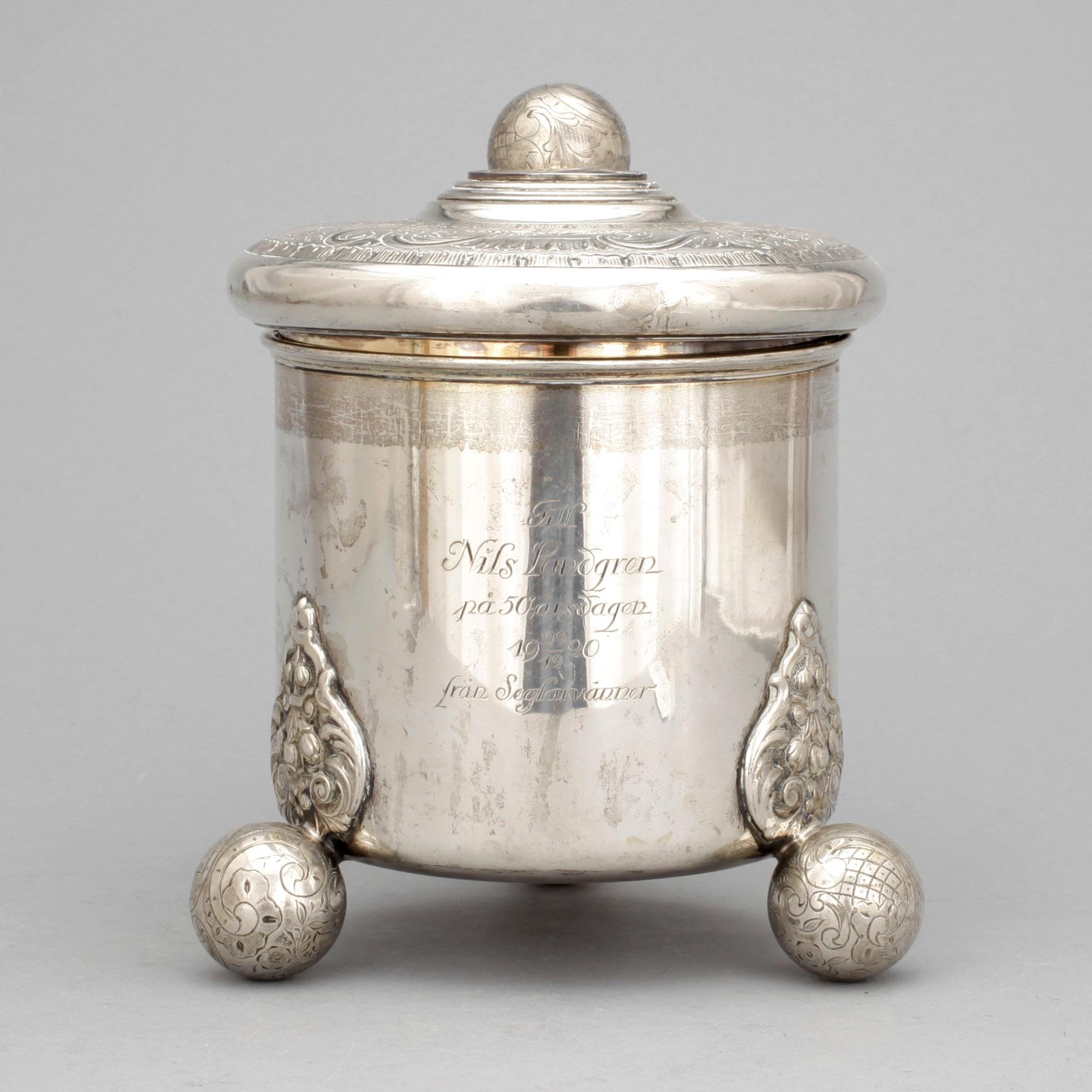 DRYCKESKANNA, silver, CG Hallberg, Stockholm 1919, vikt ca 844 gram.