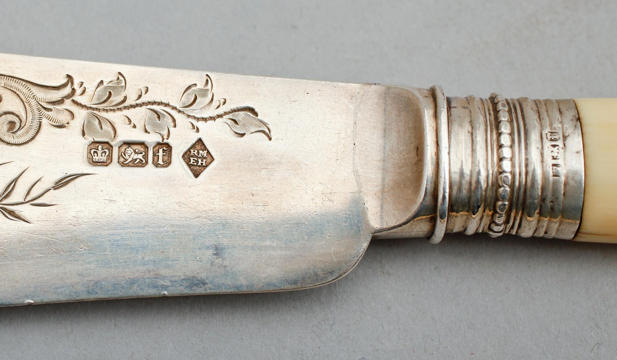 SERVERINGSBESTICK, 2 delar, silver, Martin Hall & Co,  Sheffield 1898.