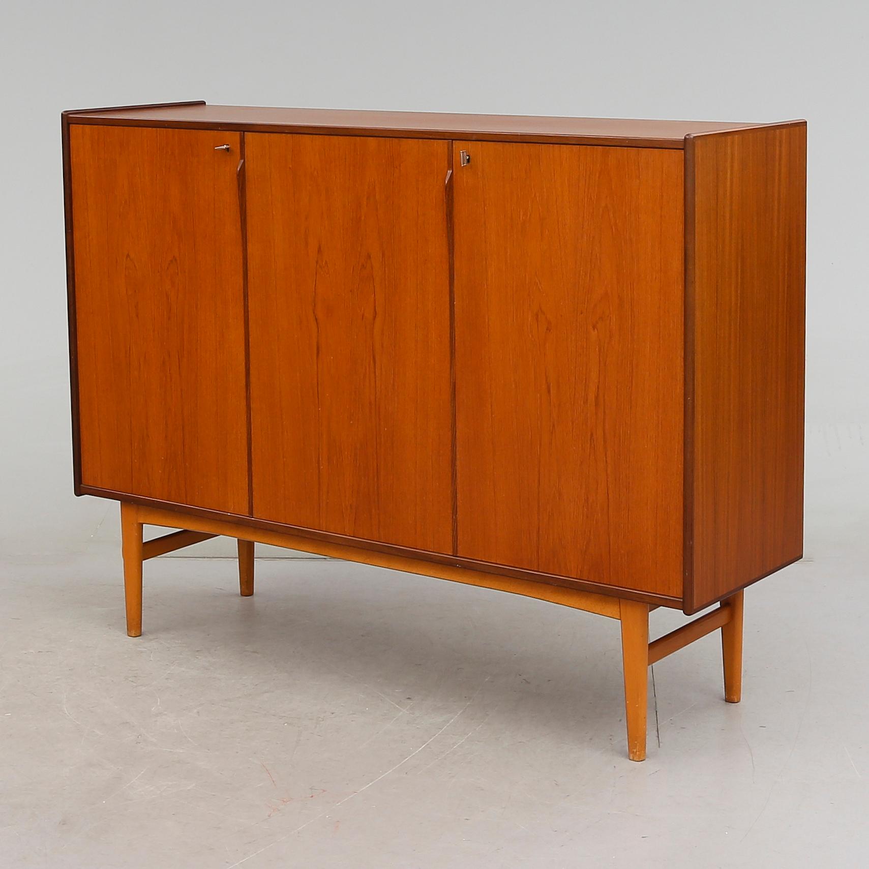 SIDEBOARD, Ulferts, Tibro, 1900-talets andra hälft.