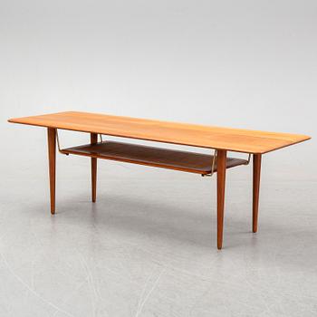 Peter Hvidt & Orla Molgaard Nielsen, a model FD 516 coffee table for France & Søn, Danmark.