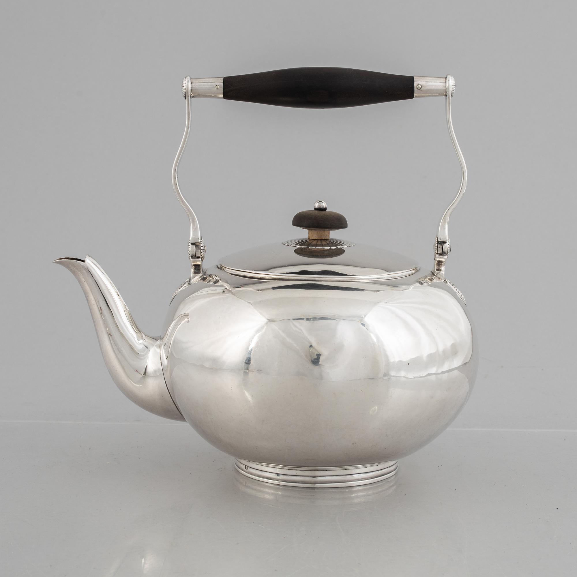 A silver teapot, Netherlands 1836.