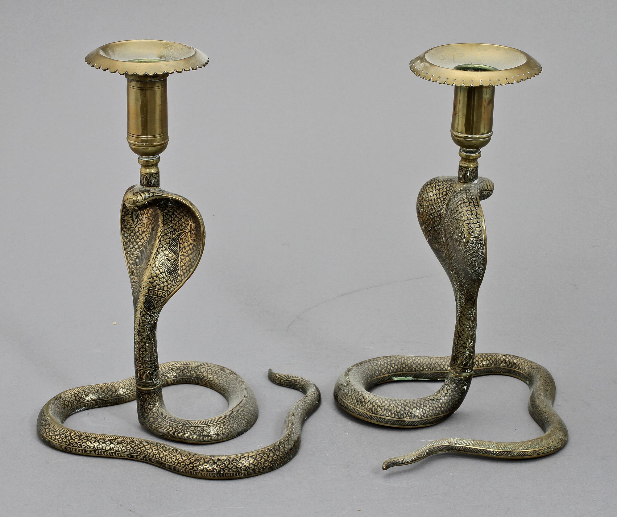 LJUSSTAKAR, ett par, gulmetall, orientaliska, 1900-tal.