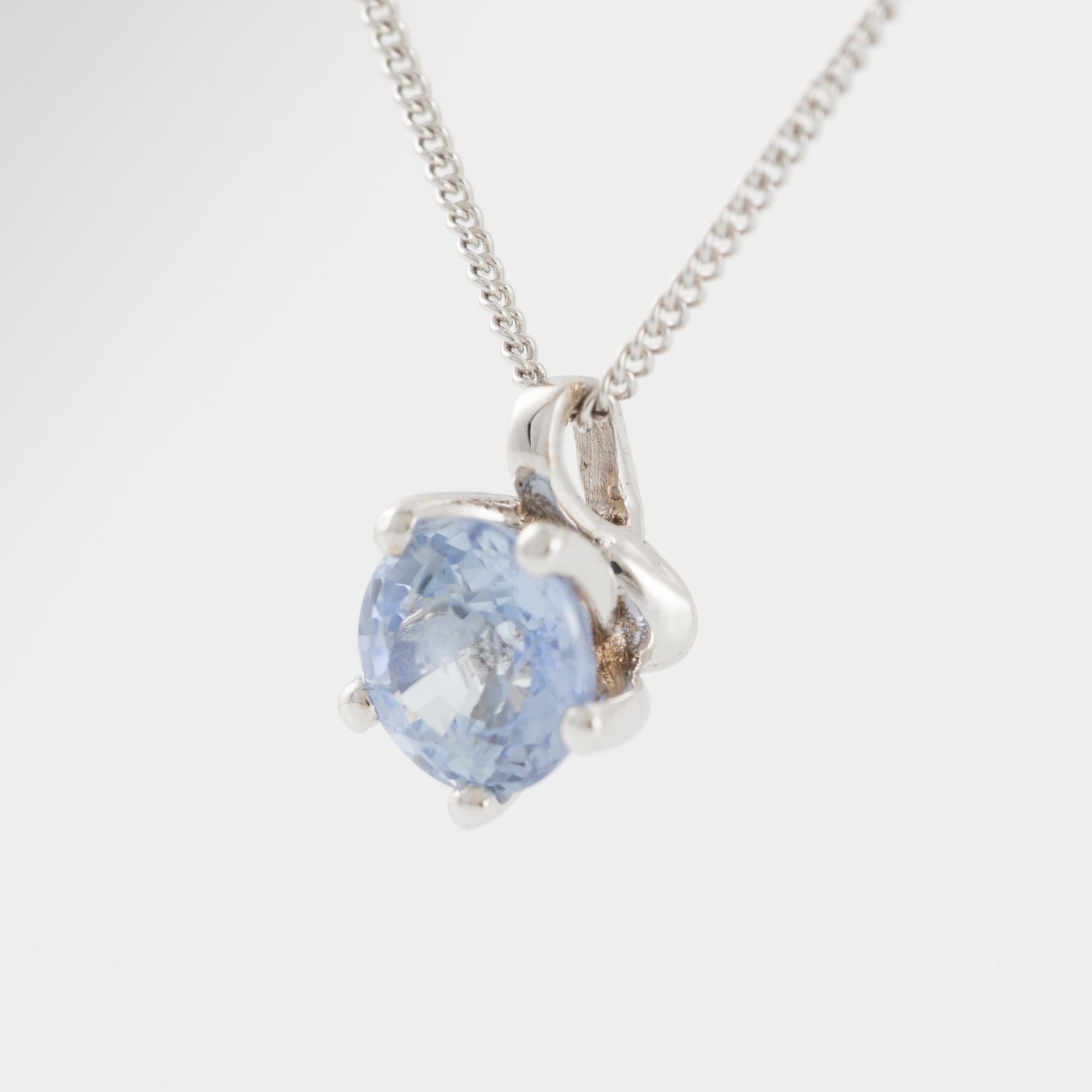 Necklace 14K white gold with sapphire.