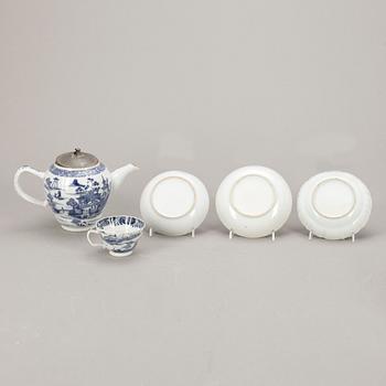 TESERVIS, 9 delar snarlika, porslin, Kina, Qianlong, (1736-1795).