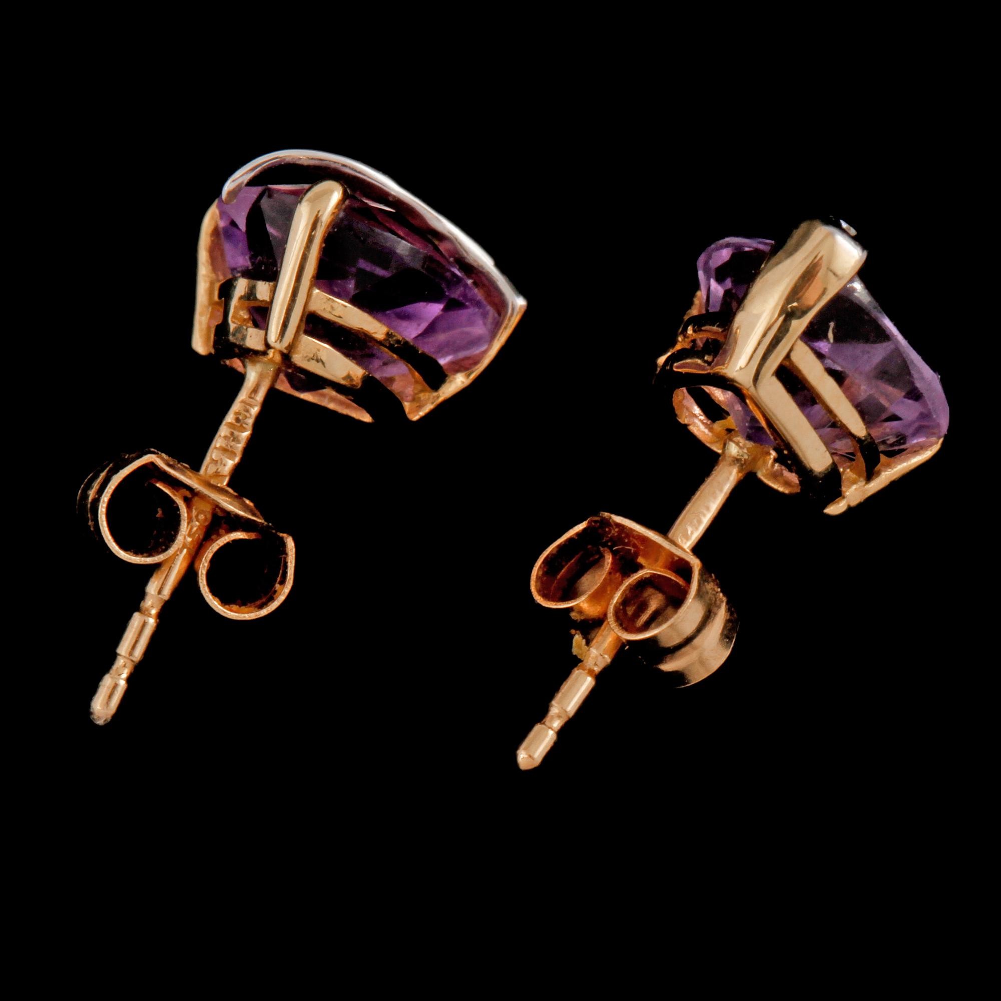 ÖRHÄNGEN, ett par, 18k guld och vitguld med fasettslipad ametist samt liten åttkantslipad diamant, 2000-tal. Vikt 1 g.