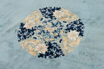 Matta, Kina, antique finish, ca 350 x 250 cm.