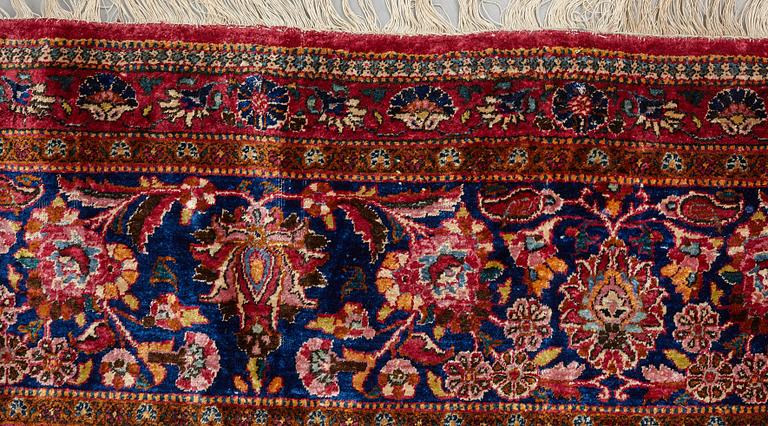 A carpet, a semi-antique silk Kashan, ca 317 x 207-210,5 cm.