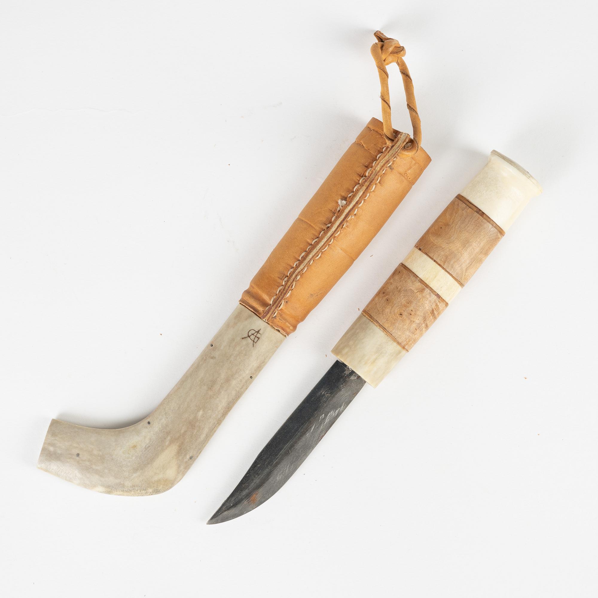 Two reindeer horn knives by Göte Andersson, signed.