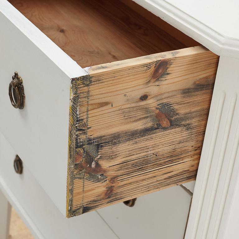 A painted Gustavian style chest of drawers, early 20 th Century.