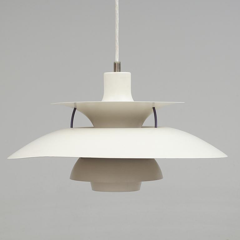 TAKLAMPA, PH 5, Poul Henningsen för Louis Poulsen, Danmark. Höjd ca 30 cm.