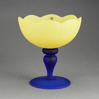 SKÅL PÅ FOT, glas, Murano, Italien, 1900-talets slut.