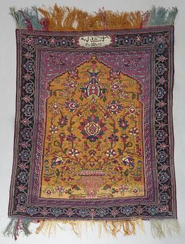 MATTA, antik/semiantik silke Keshan Souf, sannolikt Motachem, ca 112,5 x 100-93 cm (samt överst 1½ cm slätväv).
