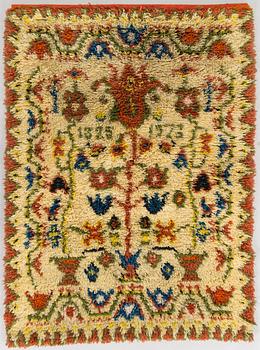 A Finnish folkart long pile Ryijy-rug after Porin tienoot model. Ca. 148 x 108 cm.