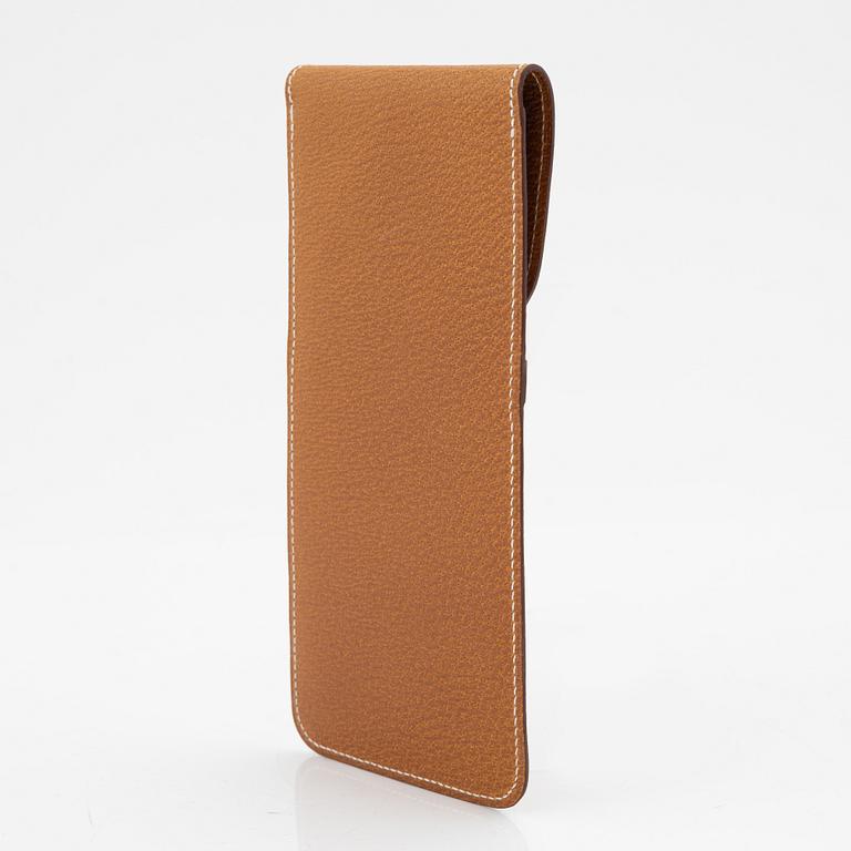 Hermès, a brown leather case for sunglasses.