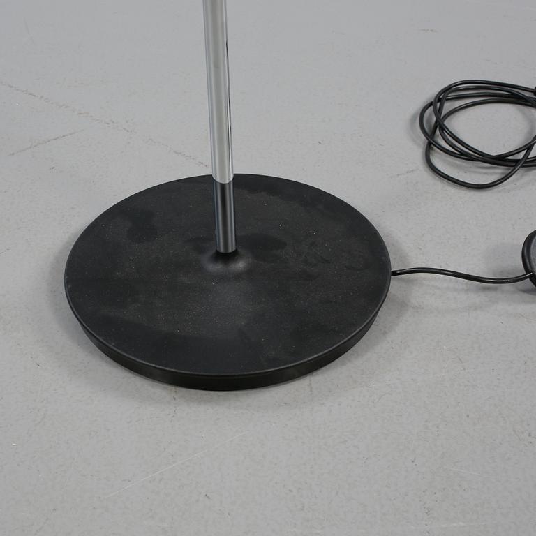 GOLVLAMPA, "PH-80", Poul Henningsen för Louis Poulsen, 1900-talets andra hälft.