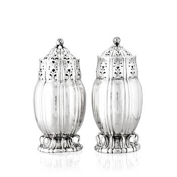 153. Georg Jensen, a pair of sugar casters, Copenhagen ca 1915-1919, 830/1000 silver, design nr 4.