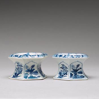 A pair of blue and white salts, Qing dynasty, Kangxi (1662-1722).