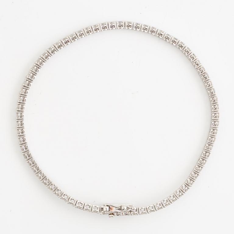 Tennis bracelet 18K white gold with brilliant-cut diamonds.