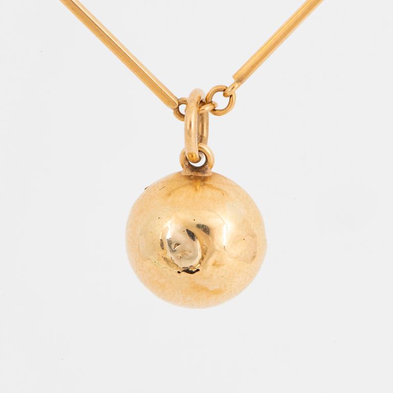 Chain Engelbert, with pendant with mabe pearl.