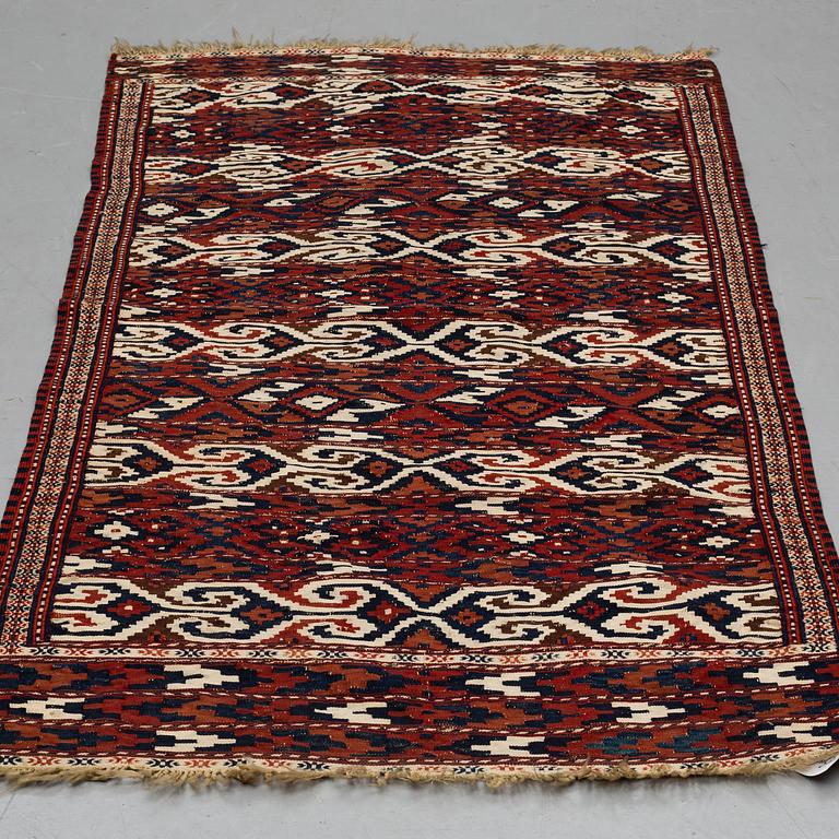 A semi-antique Turkman kilim, circa 189,5  x 96-104 cm.