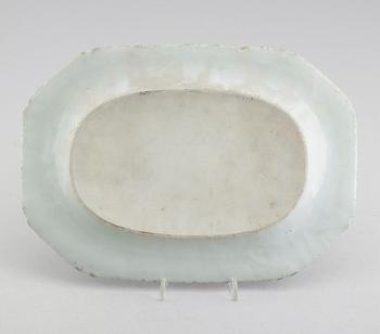 STEKFAT, porslin, Kina, Qianlong 1736-1795.