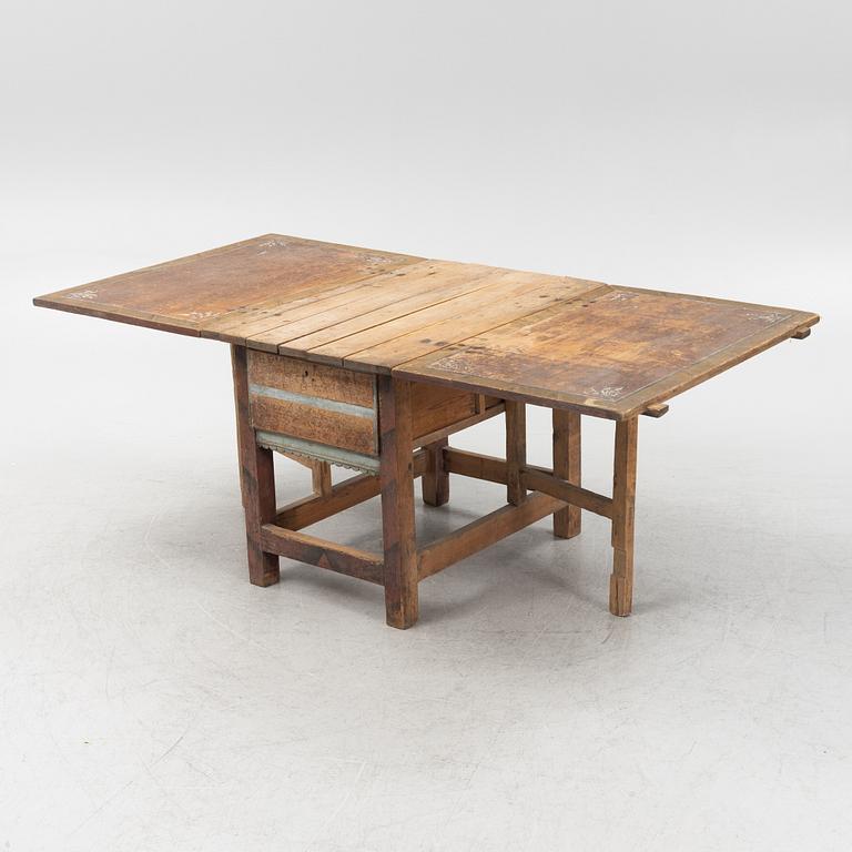 A Swedish gate-leg table, around the year 1800.