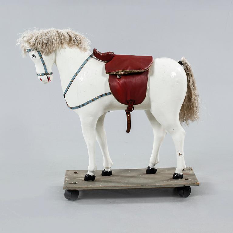 A toy horse from the first haöf of the 20th century.