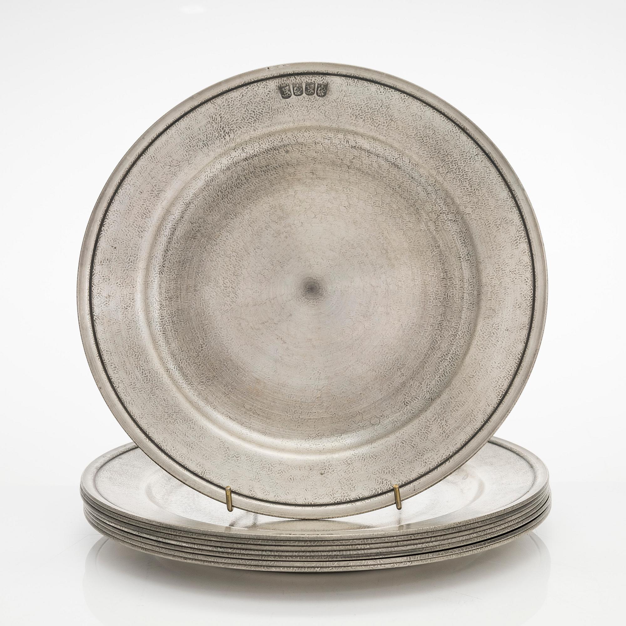 Eight Swedish pewter plates, Scandia tenn, Karlshamn 1994-95.