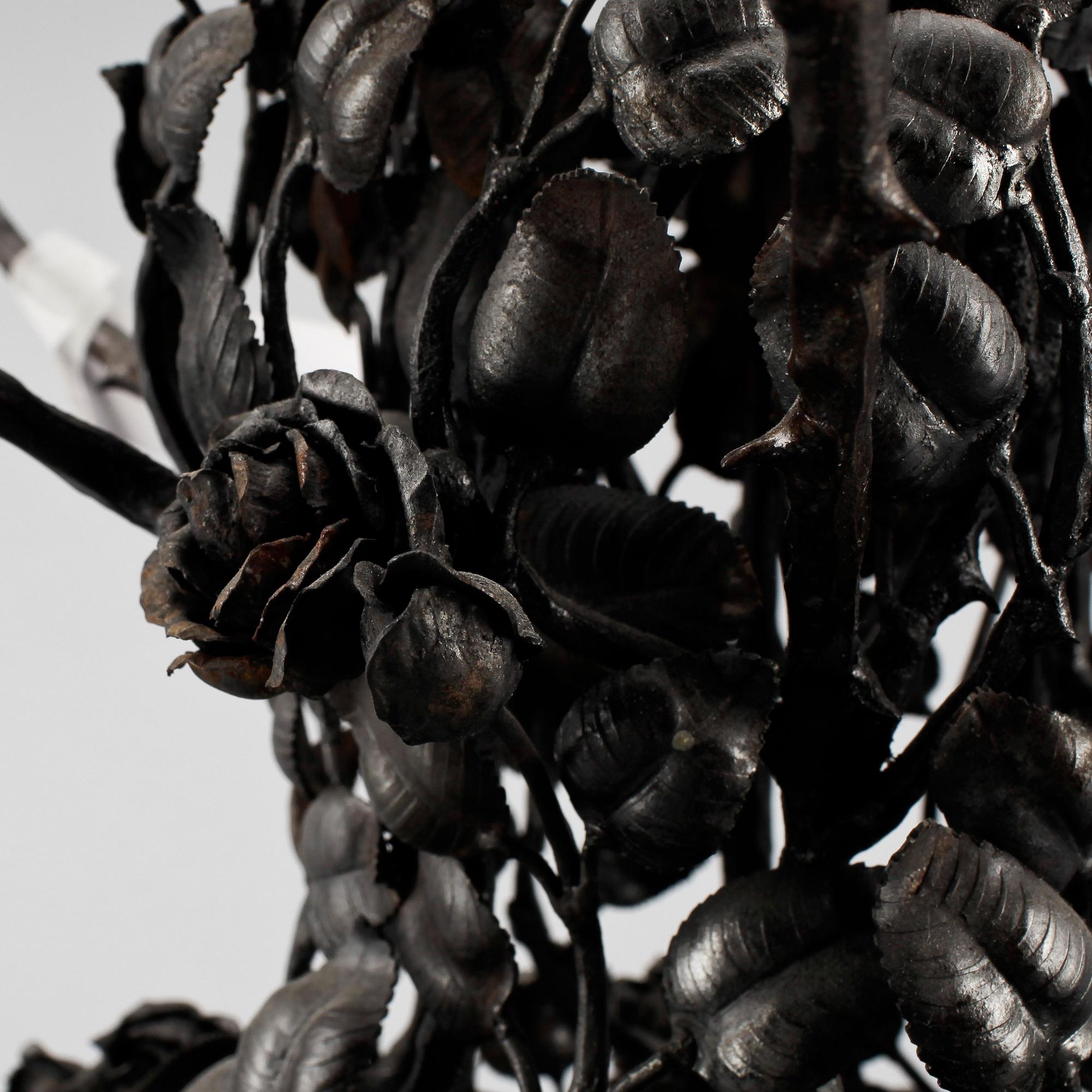 BORDSLAMPA, smitt järn, senjugend, 1900-talets första hälft.