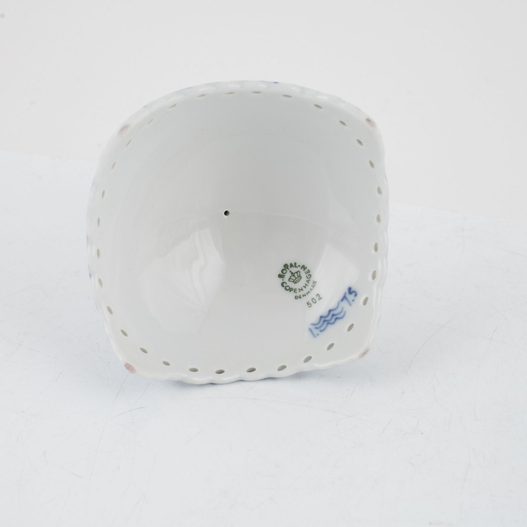 A 12-piece 'Musselmalet' porcelain coffee service, Royal Copenhagen, Denmark.