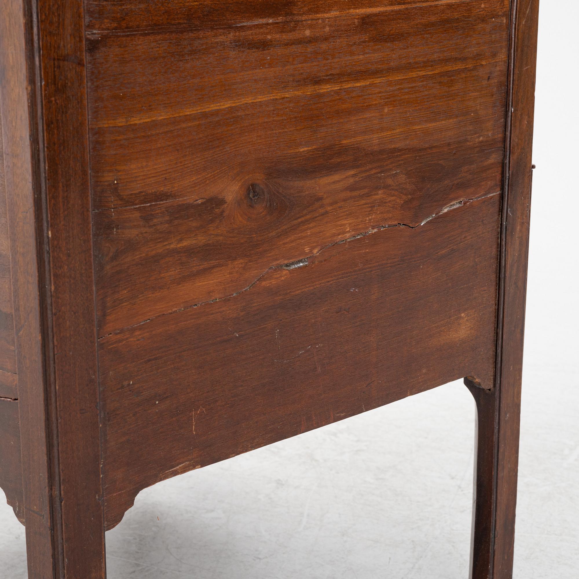 A mahogany bedside table, England, around 1900.